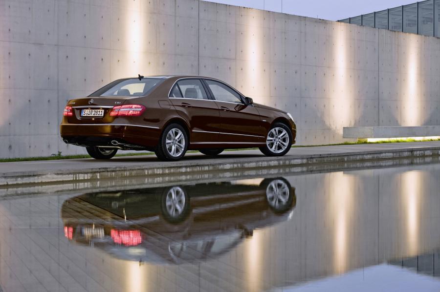  Mercedes-Benz E-Class 2010 года  (фото 15 из 128)